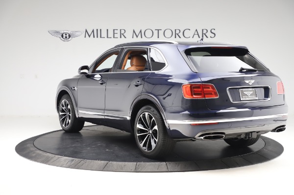 Used 2018 Bentley Bentayga W12 Signature Edition for sale $159,900 at Pagani of Greenwich in Greenwich CT 06830 5