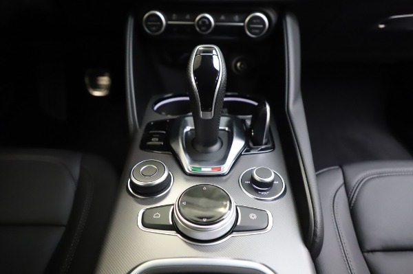 New 2020 Alfa Romeo Giulia Sport Q4 for sale $48,895 at Pagani of Greenwich in Greenwich CT 06830 20