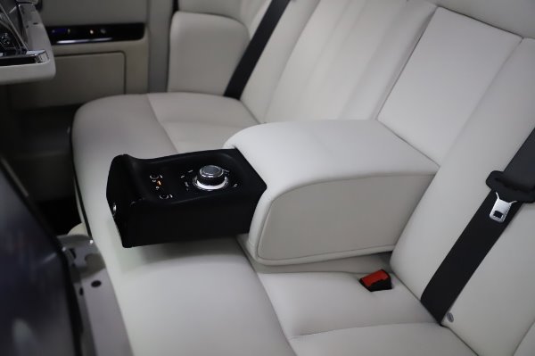 Used 2014 Rolls-Royce Phantom for sale Sold at Pagani of Greenwich in Greenwich CT 06830 26