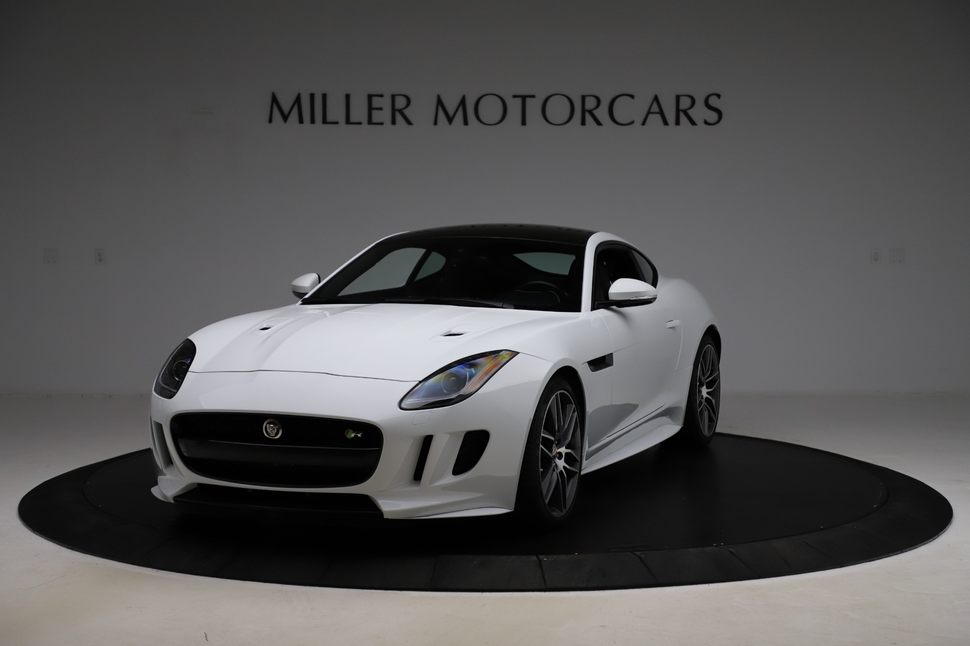 Used 2016 Jaguar F-TYPE R for sale Sold at Pagani of Greenwich in Greenwich CT 06830 1