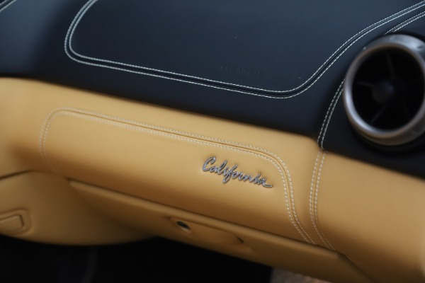 Used 2014 Ferrari California 30 for sale Sold at Pagani of Greenwich in Greenwich CT 06830 28