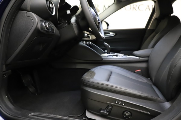 New 2021 Alfa Romeo Giulia Q4 for sale $46,800 at Pagani of Greenwich in Greenwich CT 06830 14