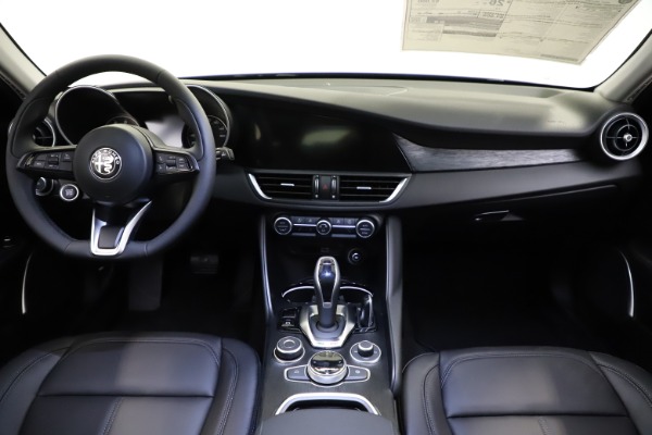 New 2021 Alfa Romeo Giulia Q4 for sale $46,800 at Pagani of Greenwich in Greenwich CT 06830 16