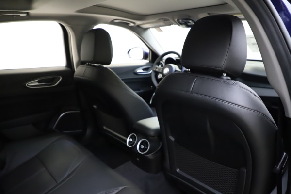 New 2021 Alfa Romeo Giulia Q4 for sale $46,800 at Pagani of Greenwich in Greenwich CT 06830 28