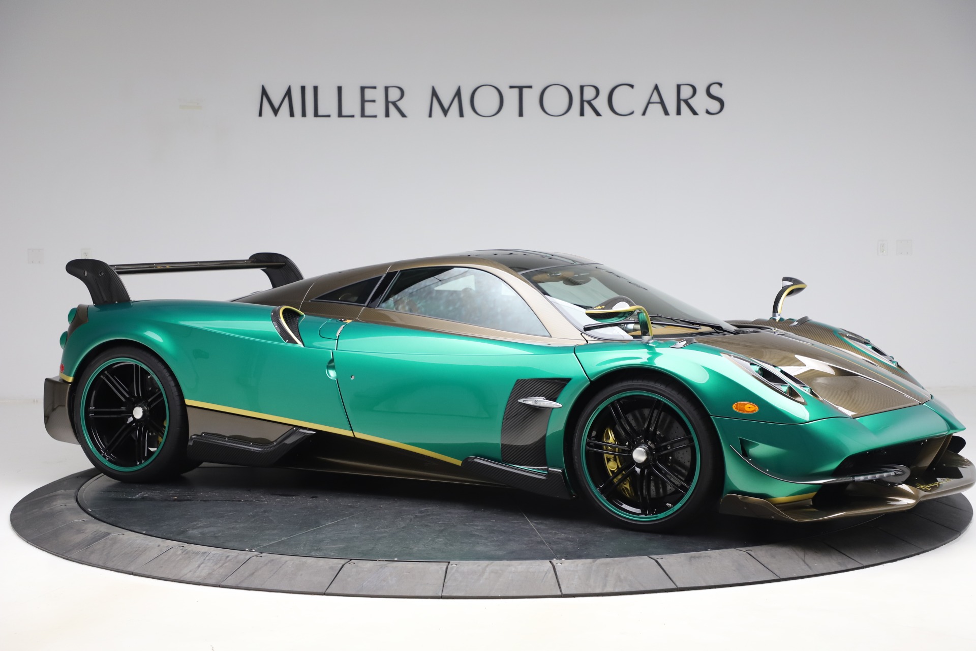 Pre Owned 2017 Pagani Huayra Bc For Sale Special Pricing Pagani Of Greenwich Stock 8023c