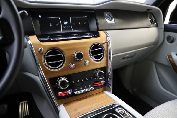 Used 2019 Rolls-Royce Cullinan for sale Sold at Pagani of Greenwich in Greenwich CT 06830 28