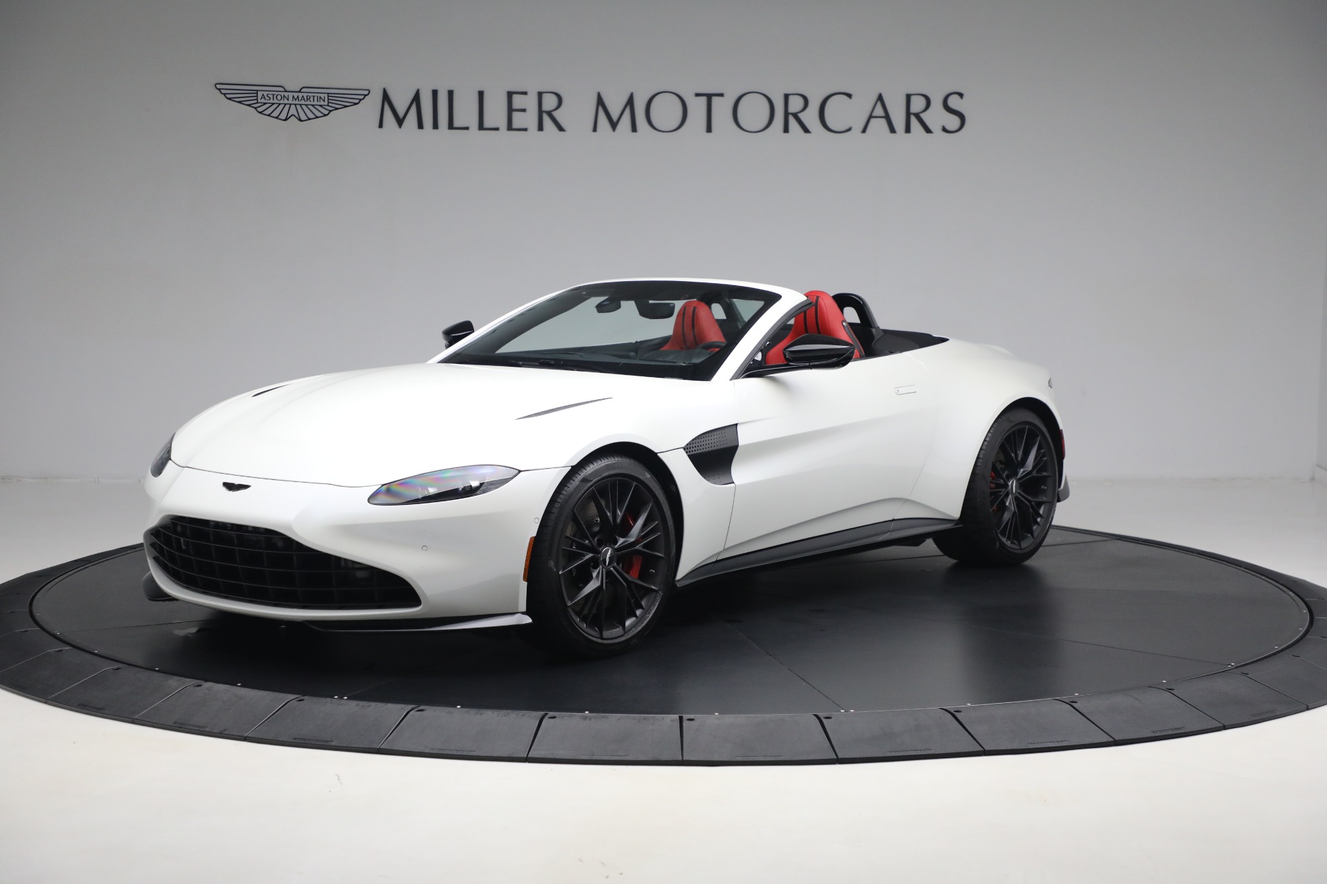 Used 2021 Aston Martin Vantage Roadster for sale Sold at Pagani of Greenwich in Greenwich CT 06830 1