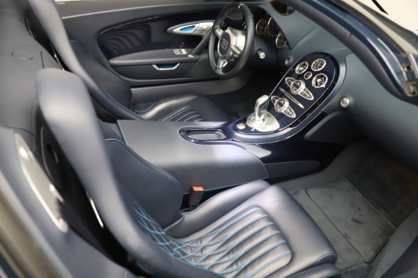 Used 2014 Bugatti Veyron 16.4 Grand Sport Vitesse for sale Sold at Pagani of Greenwich in Greenwich CT 06830 24