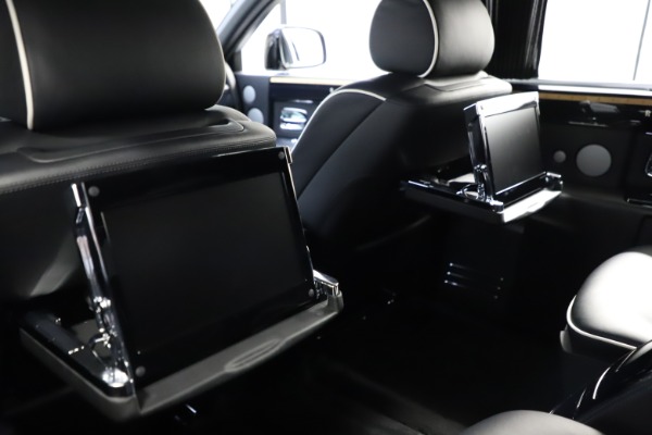 Used 2015 Rolls-Royce Phantom EWB for sale Sold at Pagani of Greenwich in Greenwich CT 06830 16