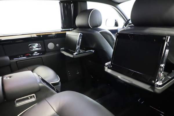 Used 2015 Rolls-Royce Phantom EWB for sale Sold at Pagani of Greenwich in Greenwich CT 06830 17