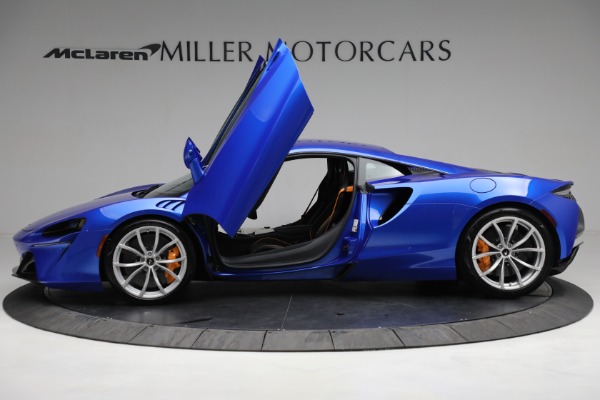 New 2023 McLaren Artura for sale $277,250 at Pagani of Greenwich in Greenwich CT 06830 14