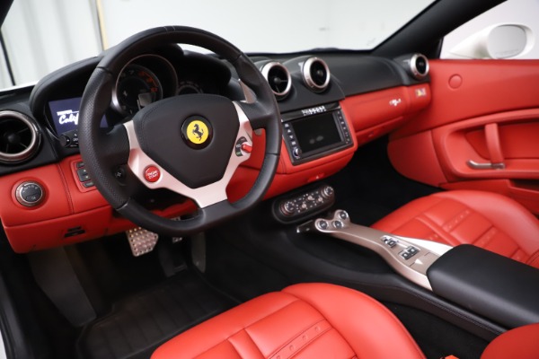 Used 2014 Ferrari California 30 for sale Sold at Pagani of Greenwich in Greenwich CT 06830 20