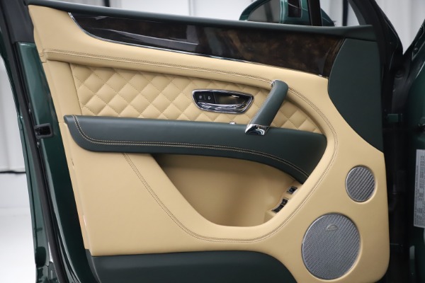 Used 2018 Bentley Bentayga W12 Signature Edition for sale Call for price at Pagani of Greenwich in Greenwich CT 06830 15