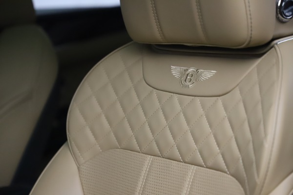 Used 2018 Bentley Bentayga W12 Signature Edition for sale Call for price at Pagani of Greenwich in Greenwich CT 06830 19