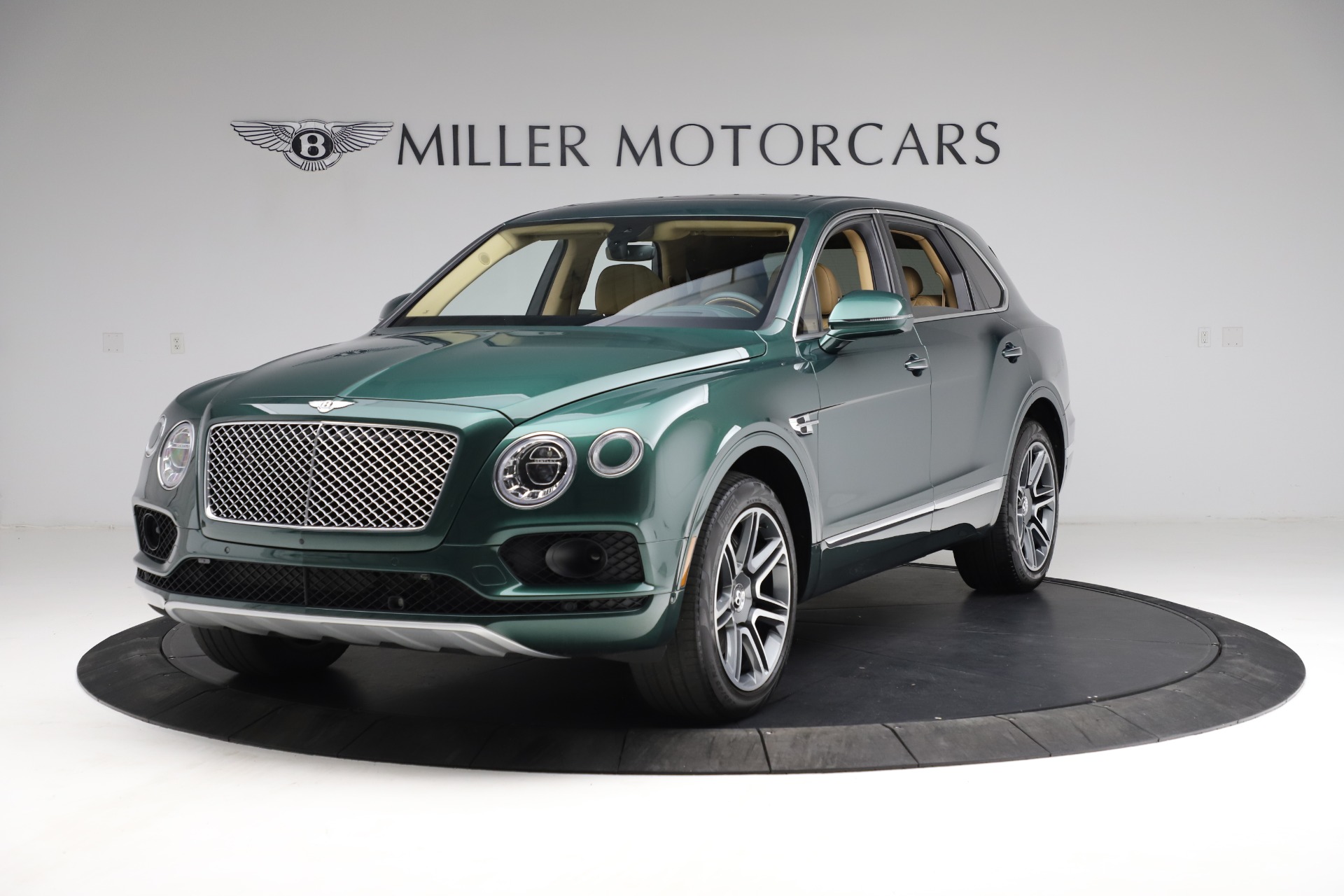 Used 2018 Bentley Bentayga W12 Signature Edition for sale Sold at Pagani of Greenwich in Greenwich CT 06830 1