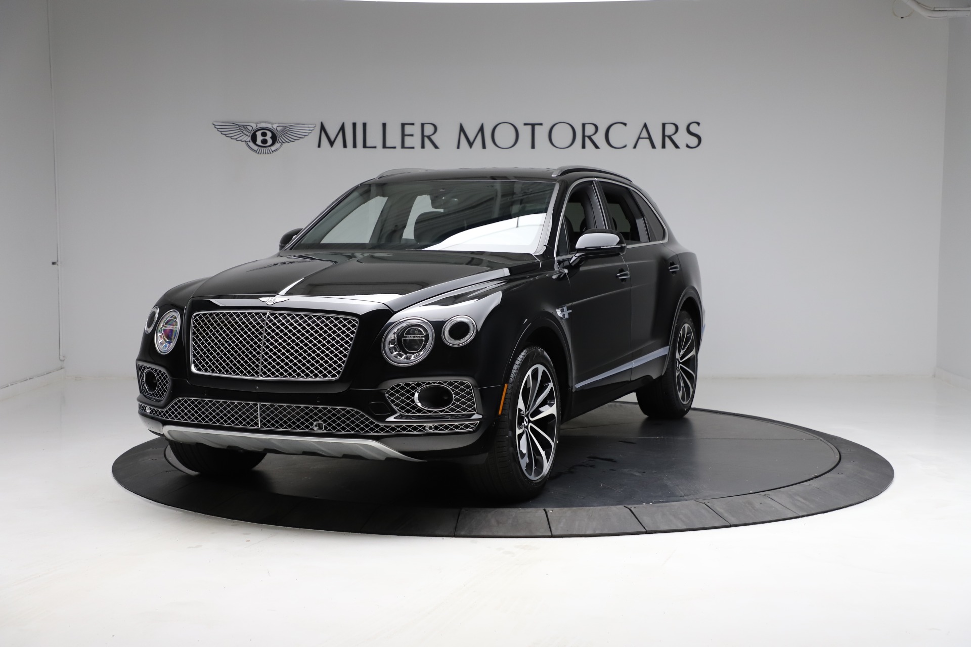 Used 2018 Bentley Bentayga W12 Signature for sale $159,900 at Pagani of Greenwich in Greenwich CT 06830 1