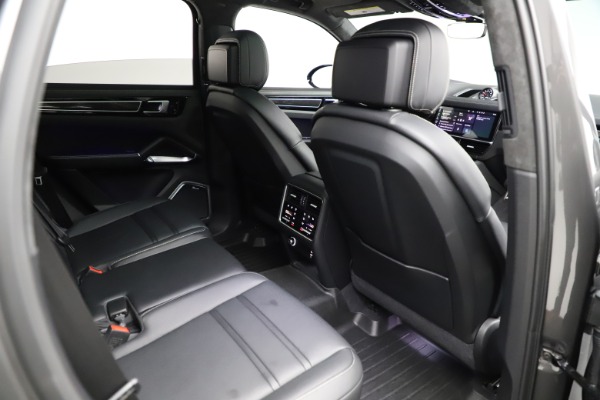 Used 2020 Porsche Cayenne Turbo for sale $145,900 at Pagani of Greenwich in Greenwich CT 06830 25