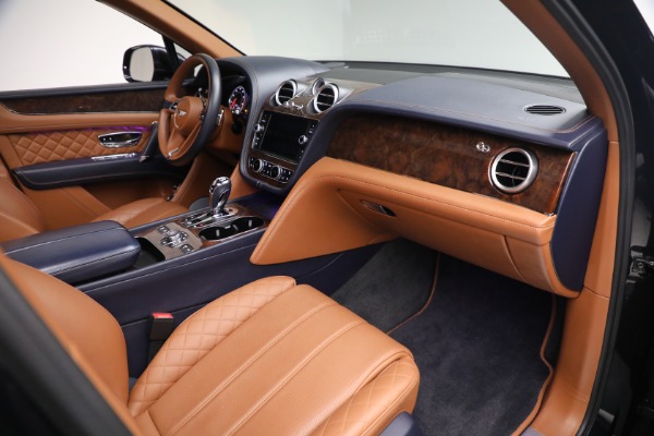 Used 2018 Bentley Bentayga W12 Signature for sale $109,900 at Pagani of Greenwich in Greenwich CT 06830 24
