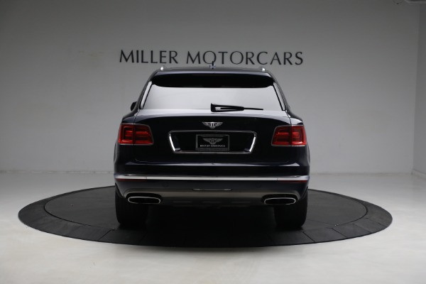 Used 2018 Bentley Bentayga W12 Signature for sale $109,900 at Pagani of Greenwich in Greenwich CT 06830 6