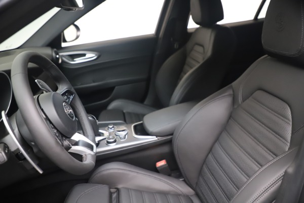 New 2022 Alfa Romeo Giulia Veloce for sale Sold at Pagani of Greenwich in Greenwich CT 06830 14