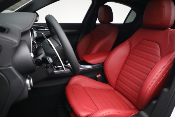 New 2022 Alfa Romeo Stelvio Veloce for sale $56,895 at Pagani of Greenwich in Greenwich CT 06830 15