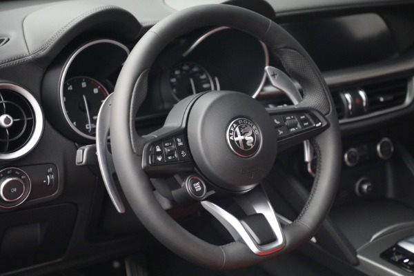 New 2022 Alfa Romeo Stelvio Veloce for sale $56,895 at Pagani of Greenwich in Greenwich CT 06830 17