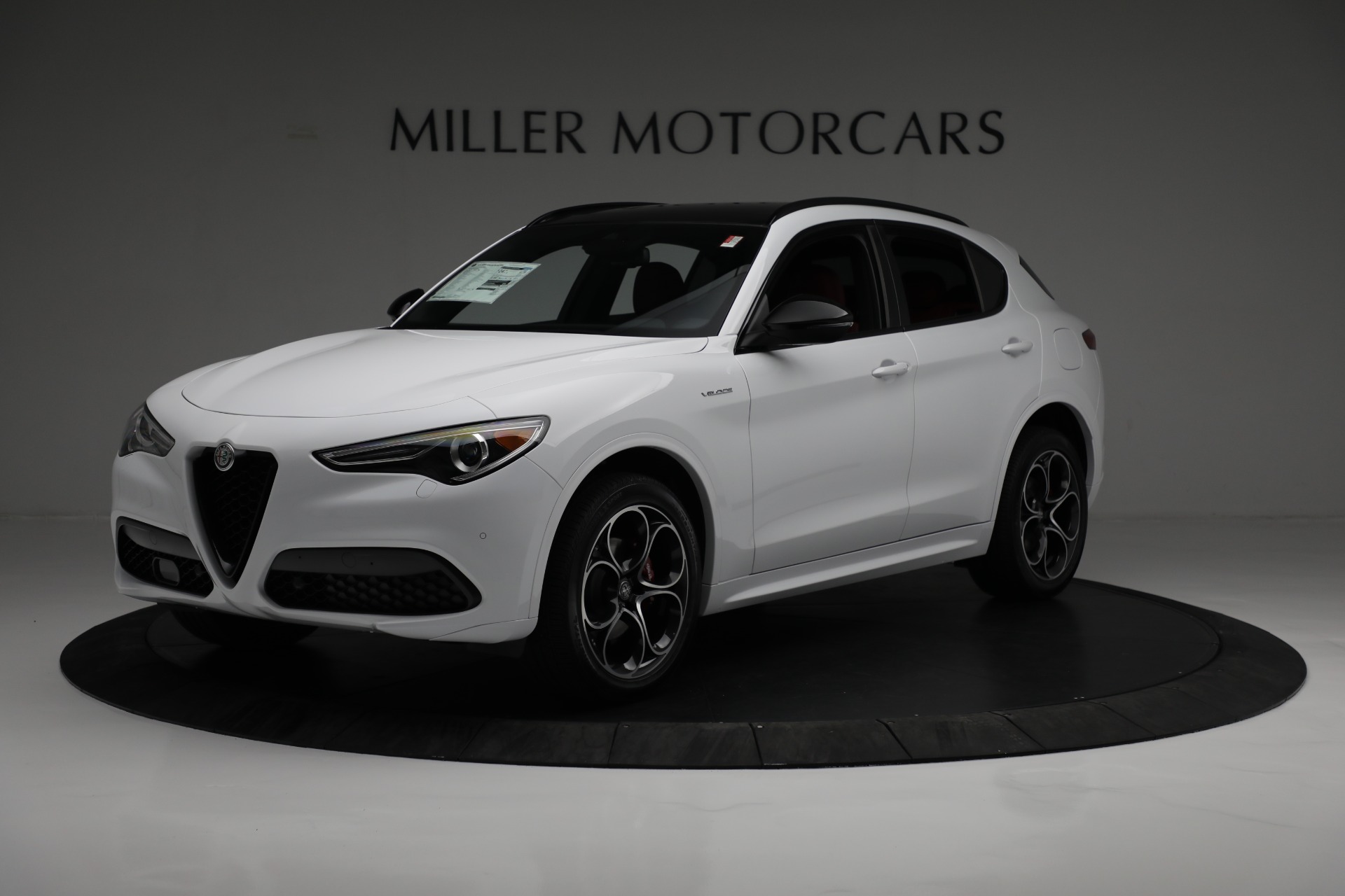 New 2022 Alfa Romeo Stelvio Veloce for sale $56,895 at Pagani of Greenwich in Greenwich CT 06830 1