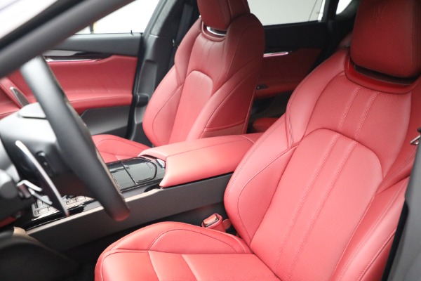 New 2022 Maserati Quattroporte Modena Q4 for sale Call for price at Pagani of Greenwich in Greenwich CT 06830 13