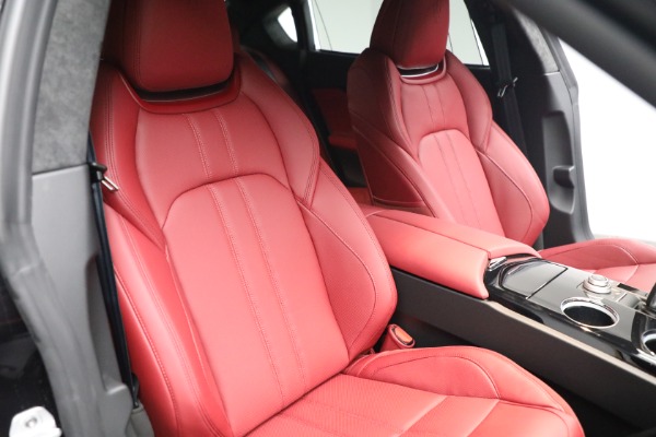 New 2022 Maserati Quattroporte Modena Q4 for sale Call for price at Pagani of Greenwich in Greenwich CT 06830 17
