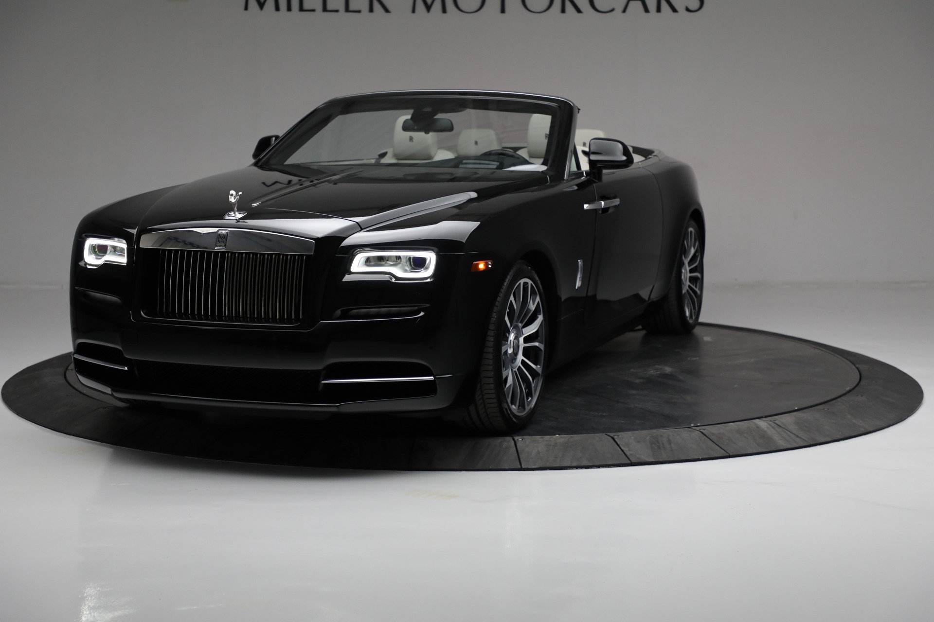 Used 2018 Rolls-Royce Dawn for sale $319,900 at Pagani of Greenwich in Greenwich CT 06830 1