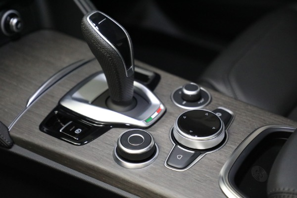 New 2022 Alfa Romeo Stelvio Ti for sale $54,005 at Pagani of Greenwich in Greenwich CT 06830 18