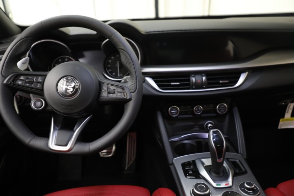 New 2022 Alfa Romeo Stelvio Veloce for sale $57,390 at Pagani of Greenwich in Greenwich CT 06830 14