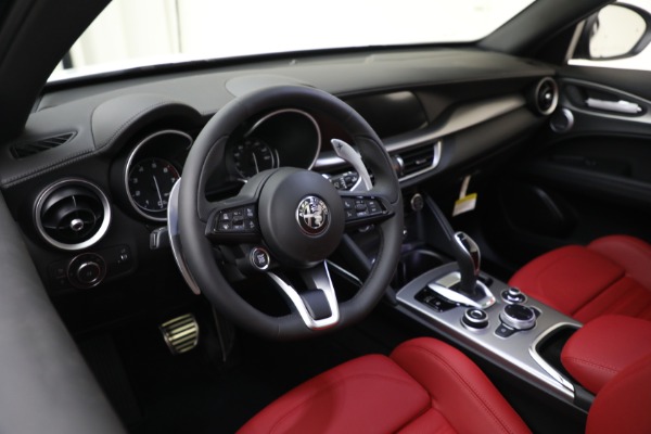 New 2022 Alfa Romeo Stelvio Veloce for sale $57,390 at Pagani of Greenwich in Greenwich CT 06830 15