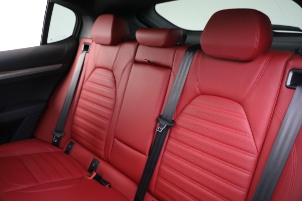 New 2022 Alfa Romeo Stelvio Veloce for sale $57,390 at Pagani of Greenwich in Greenwich CT 06830 18