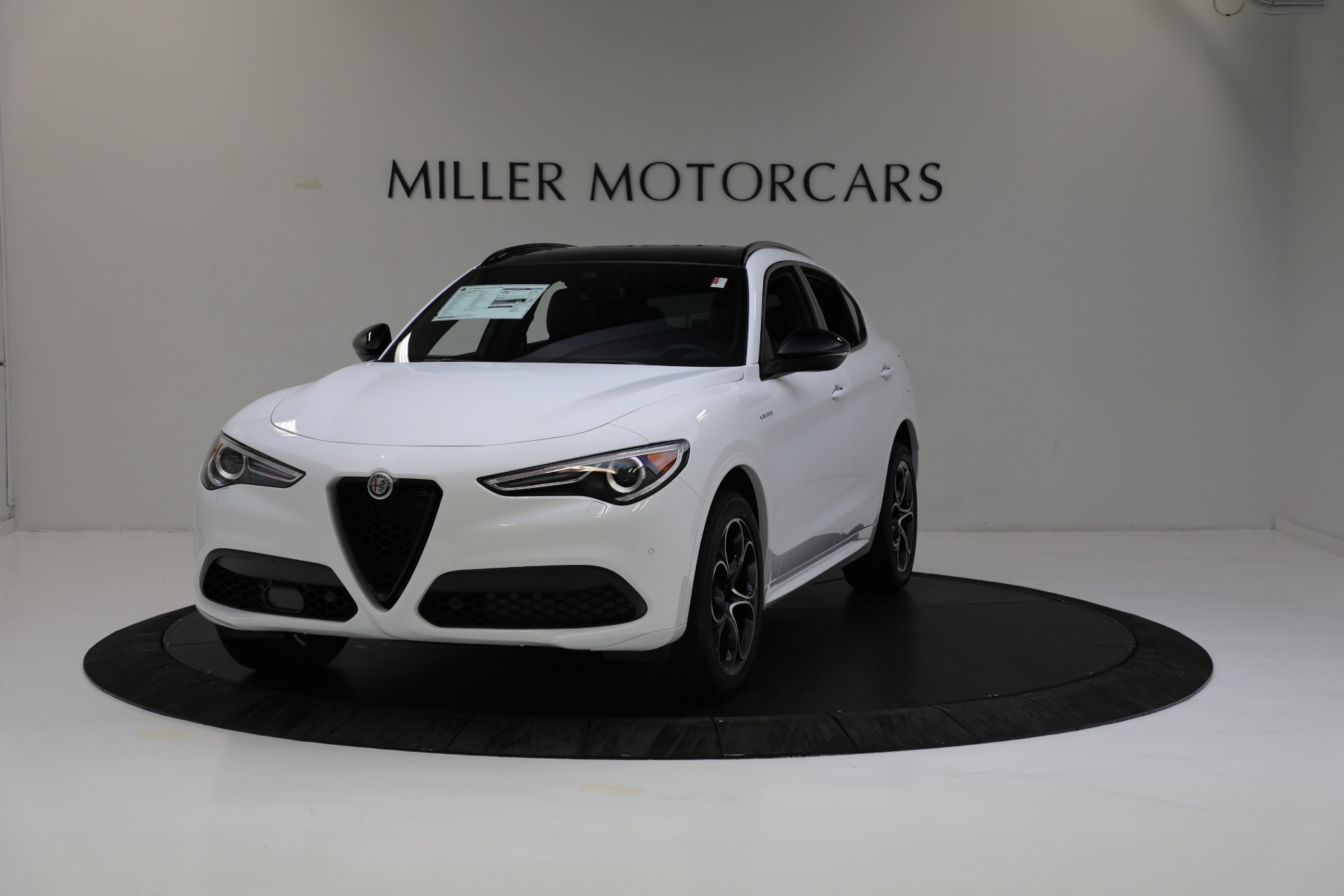 New 2022 Alfa Romeo Stelvio Veloce for sale $57,390 at Pagani of Greenwich in Greenwich CT 06830 1