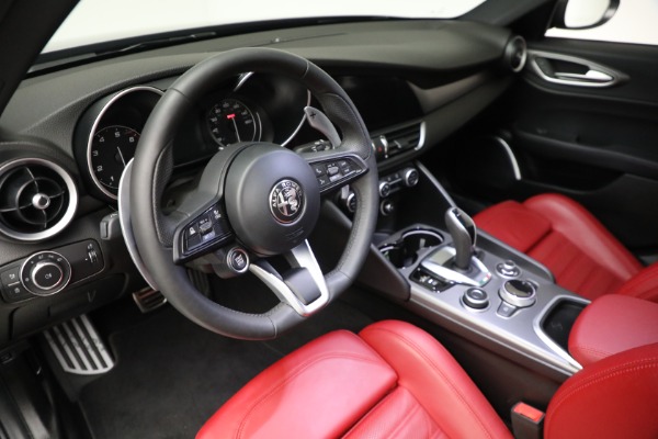 Used 2022 Alfa Romeo Giulia Veloce for sale Sold at Pagani of Greenwich in Greenwich CT 06830 17