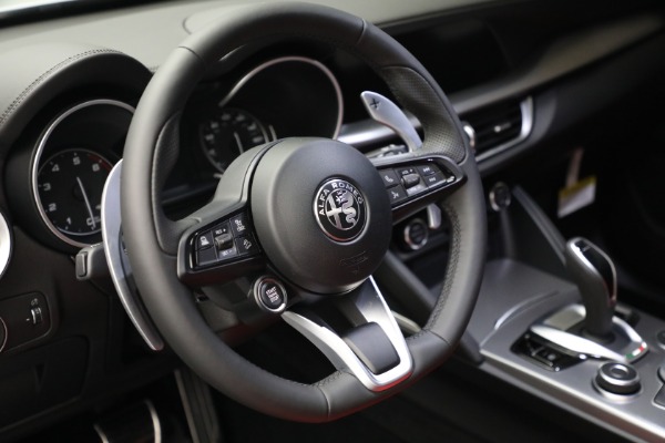 New 2022 Alfa Romeo Stelvio for sale $56,345 at Pagani of Greenwich in Greenwich CT 06830 17