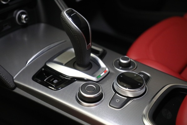 New 2022 Alfa Romeo Stelvio for sale $56,345 at Pagani of Greenwich in Greenwich CT 06830 18