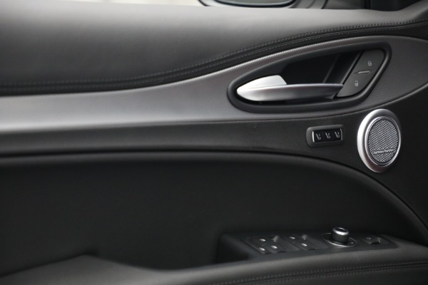New 2022 Alfa Romeo Stelvio for sale $56,345 at Pagani of Greenwich in Greenwich CT 06830 20