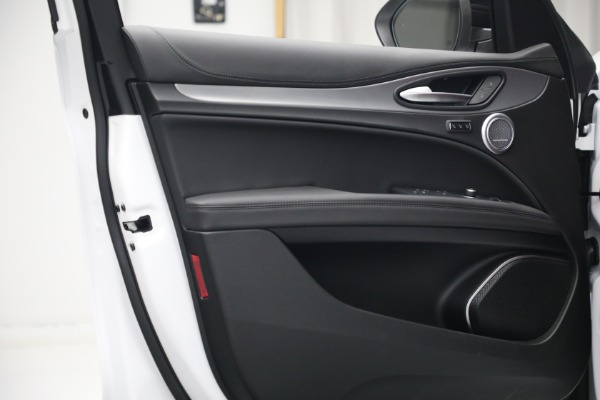 New 2022 Alfa Romeo Stelvio for sale $56,345 at Pagani of Greenwich in Greenwich CT 06830 21