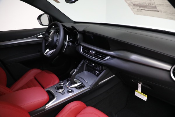 New 2022 Alfa Romeo Stelvio for sale $56,345 at Pagani of Greenwich in Greenwich CT 06830 24