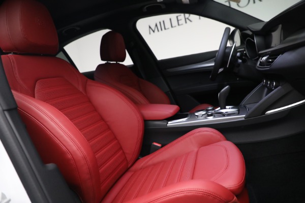 New 2022 Alfa Romeo Stelvio for sale $56,345 at Pagani of Greenwich in Greenwich CT 06830 25