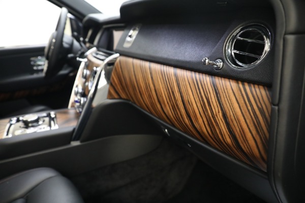 Used 2019 Rolls-Royce Cullinan for sale $399,900 at Pagani of Greenwich in Greenwich CT 06830 28