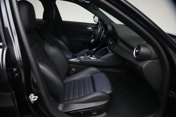 Used 2022 Alfa Romeo Giulia Veloce for sale $27,900 at Pagani of Greenwich in Greenwich CT 06830 14