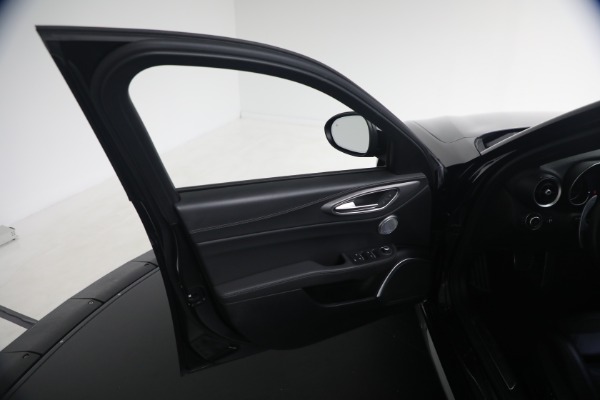 Used 2022 Alfa Romeo Giulia Veloce for sale $27,900 at Pagani of Greenwich in Greenwich CT 06830 22
