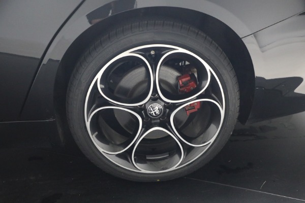 Used 2022 Alfa Romeo Giulia Veloce for sale $27,900 at Pagani of Greenwich in Greenwich CT 06830 23