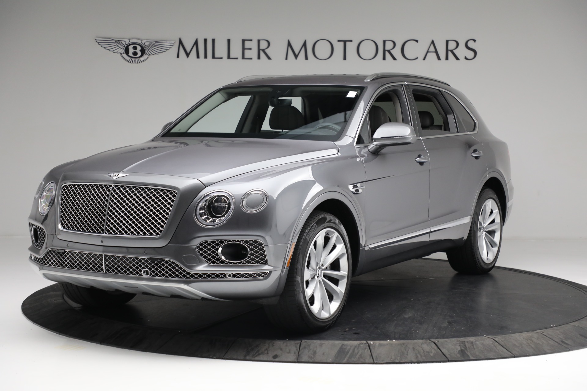 Used 2018 Bentley Bentayga W12 Signature for sale Sold at Pagani of Greenwich in Greenwich CT 06830 1