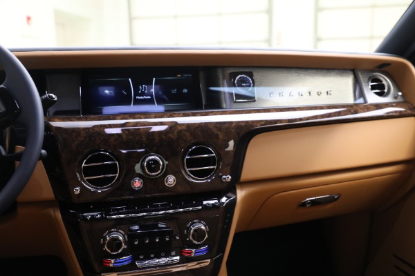 Used 2022 Rolls-Royce Phantom for sale $599,900 at Pagani of Greenwich in Greenwich CT 06830 25