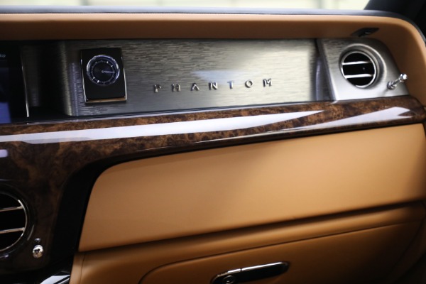 Used 2022 Rolls-Royce Phantom for sale $599,900 at Pagani of Greenwich in Greenwich CT 06830 26