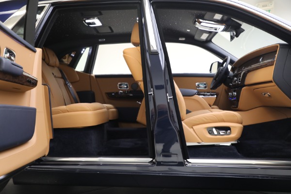 Used 2022 Rolls-Royce Phantom for sale $599,900 at Pagani of Greenwich in Greenwich CT 06830 28